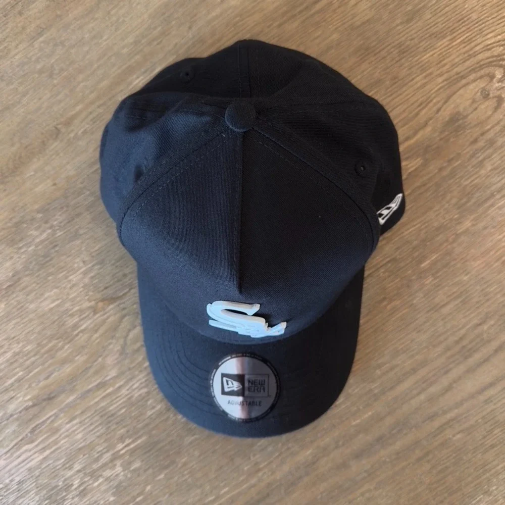 New Era Chicago White Sox 9FORTY A-Frame Snapback Clubhouse Cap-SILICONE LOGO